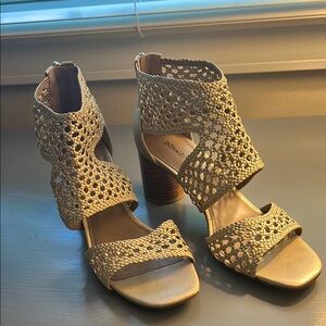 Donald Pliner gold sandals size 8.5.